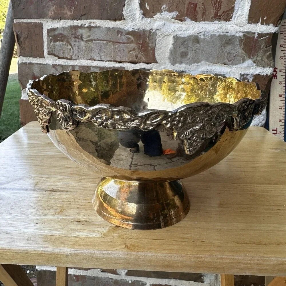 Vintage‎ Centerpiece Yellow Brass Metal Bowl 8 Inch Grapes Leaves Edges Fruit